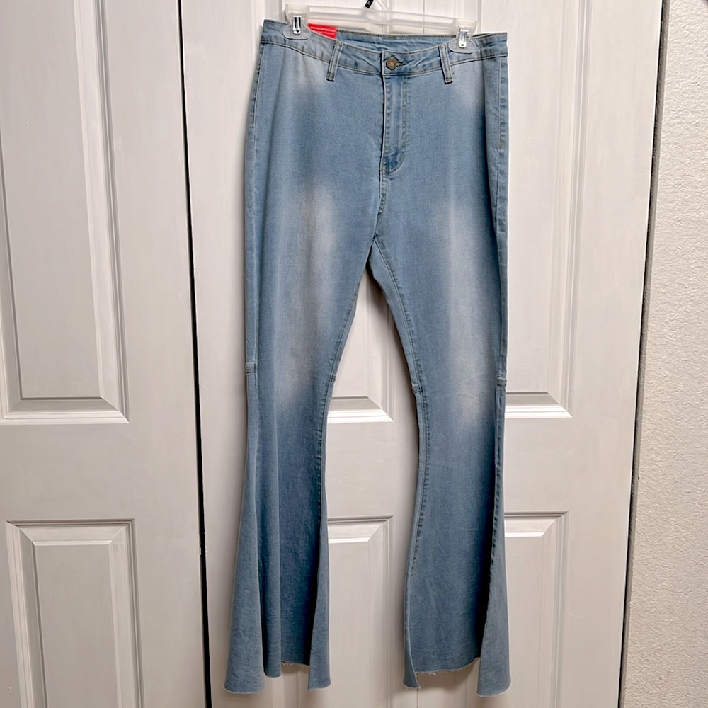 Fashion Jean Wear Faded Blue Denim High Rise Raw Bell Bottom Jeans Size XL NWT